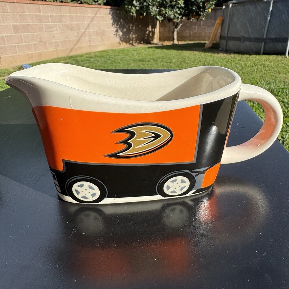 RARE NHL ANAHEIM DUCKS ICE RESURFACER ZAMBONI GRAVY BOAT EXCLUSIVE 2019 Vs KINGS